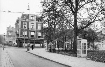 café Carels hoek Nwe Vijzelstraat (ca 1834)