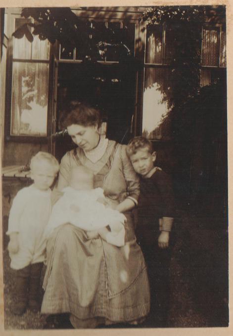 Chris met Witte, Angela en Co - 1913