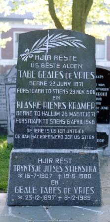 Grafsteen Tabe de Vries - Stiens