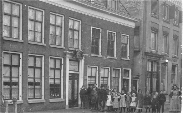 Bewaarschool Midstraat Joure (foto 1920)